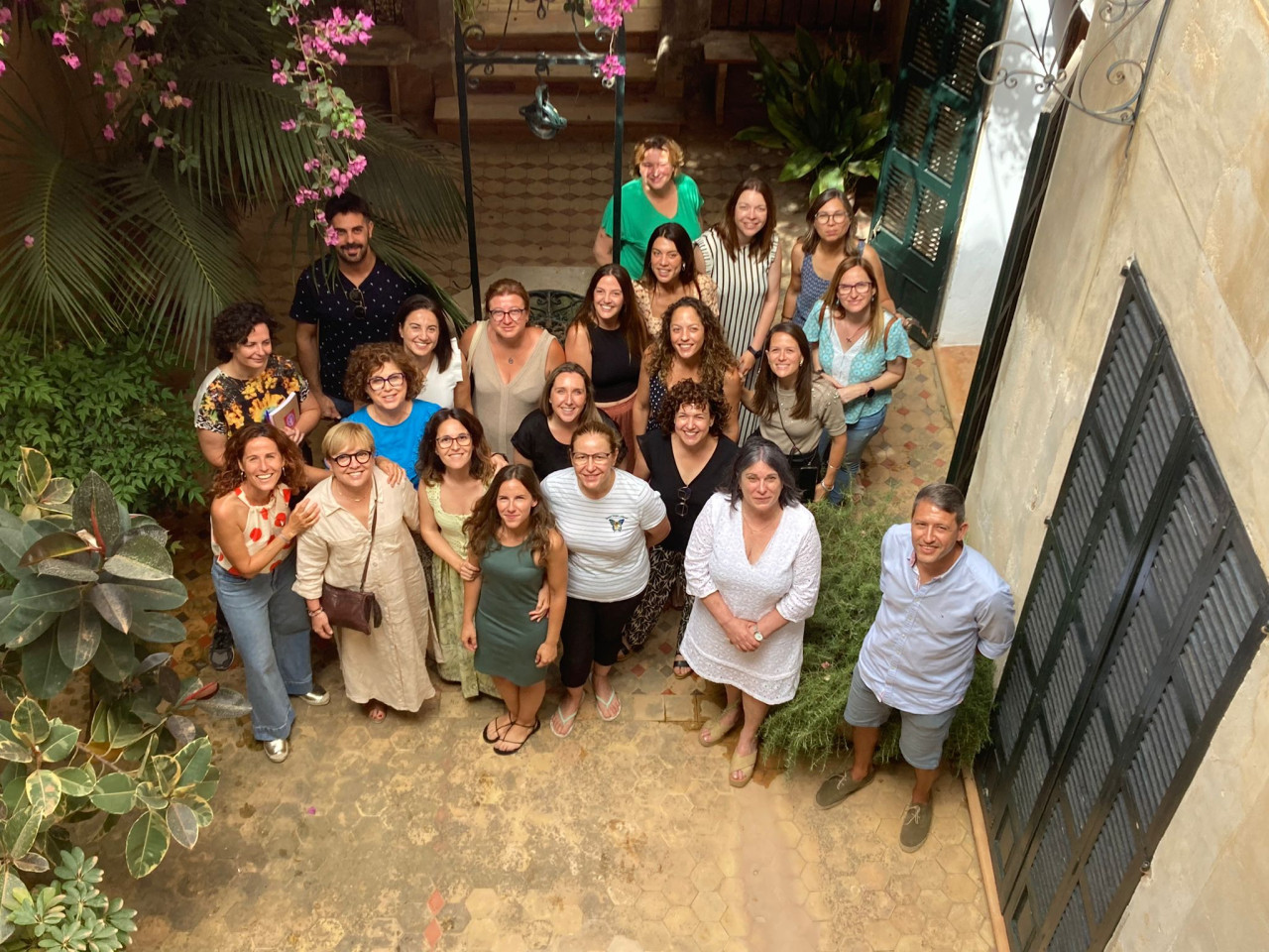 FOTO AMB ALGUNES DE LES PERSONES ASSISTENTS