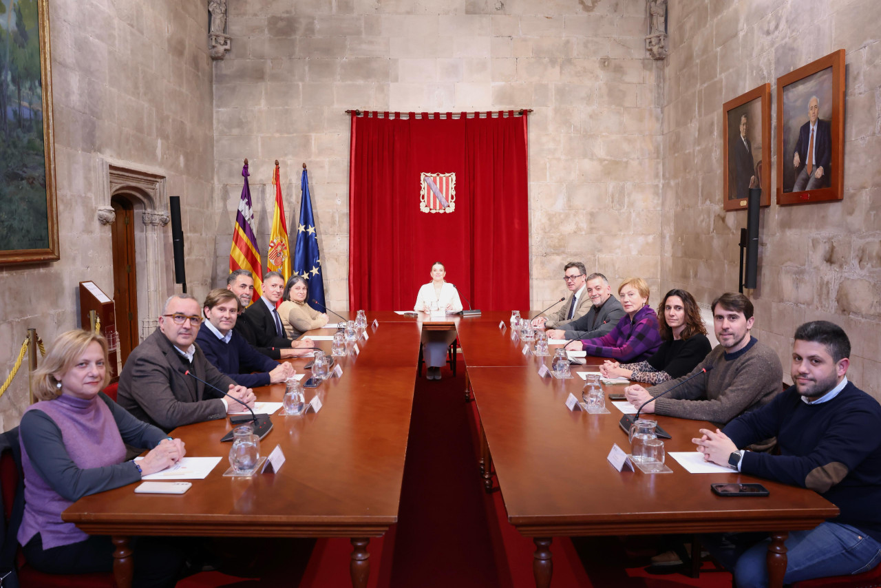 La presidenta Prohens ha rebut els representants de la Mancomunitat Pla de Mallorca al Consolat de Mar