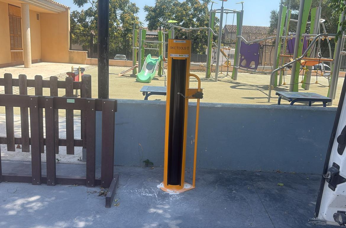 La Mancomunitat instal·la deu nous punts d’autoreparació de bicicletes al Pla de Mallorca