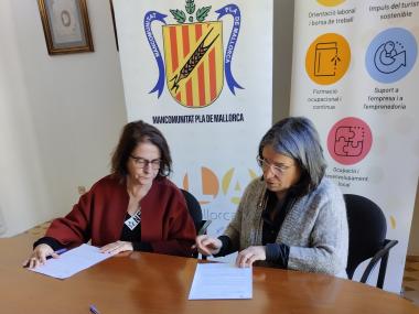La mancomunitat signa el nou contracte de recollida de residus i neteja viària pels propers vuit anys amb l’empresa Melchor Mascaró.